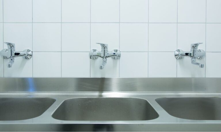 commercial sinks needing service from Houston commercial plumber